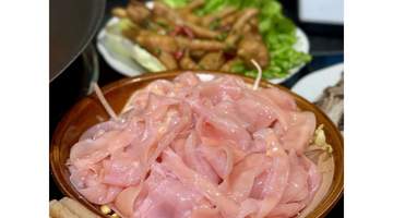 重庆市井火锅美味集结 参与地道手工炒料与鲜爽食材的味觉体验