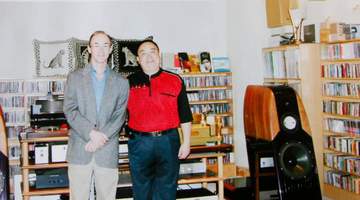 阳江发烧友李积回的黑胶追逐:50万张唱片里的文化坚守与生活日常