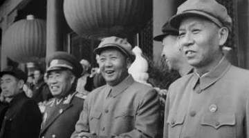 1955年刘少奇向陈毅提出让元帅军衔让给粟裕 你知道陈毅给出了怎样的回应吗?