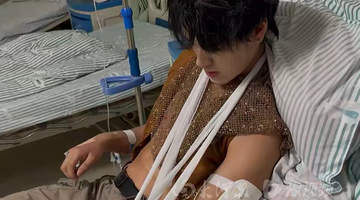 一景区NPC称与游客互动时被掰断手臂：对方主动提出掰手腕，事后又遭对方拉黑，已报警