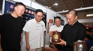 云南锔瓷技艺薪火相传 个性化定制成潮流