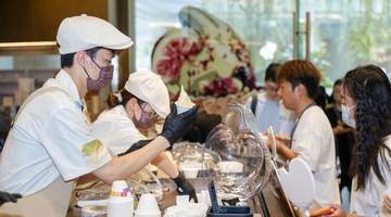 这届年轻人,为何越来越爱逛奶茶店?