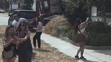 老外不爬长城了!扎堆往中国农村跑,拍电线杆子比拍故宫还兴奋