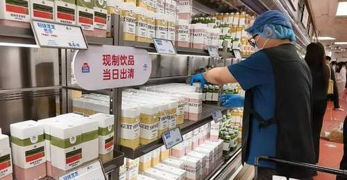 排队也要买!6 万盒产品赔付!新鲜零食一扩张就出问题?