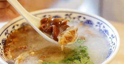 厦门特色小吃面线糊,爽滑清甜,汤鲜味美