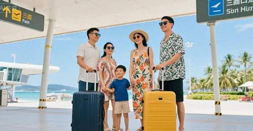 我花8万请全家三亚度假,到机场发现多两个行李箱,我直接改签