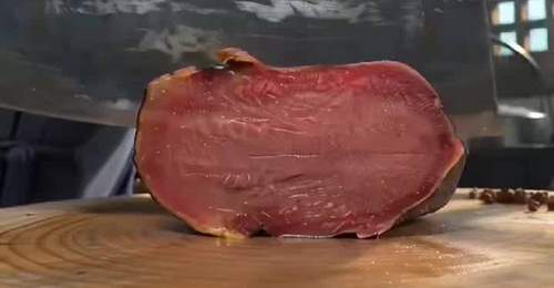 茶树菇配腊肉:山林与烟火的美味联姻