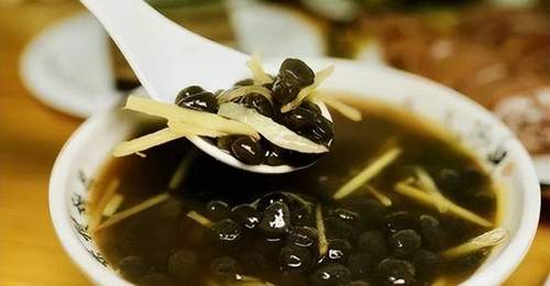 一碗“有味道”的乡愁:解密海南小吃鸡屎藤粑仔