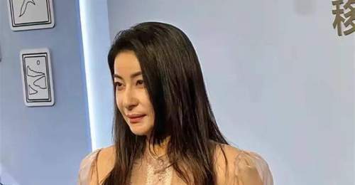 44岁郭晶晶穿300块新中式白衬衫压C位:比欧阳夏丹还耐看的,从来不是牌子