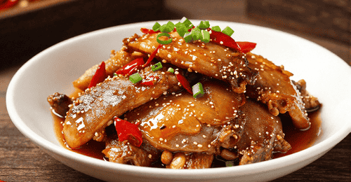 四川回锅肉:豆瓣酱+蒜苗,肥而不腻,下饭的“灵魂”!