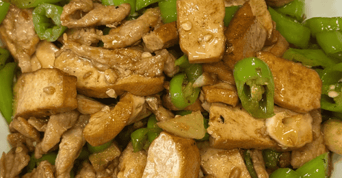 青椒炒豆干,口感质朴,简单炒制就是下饭小菜