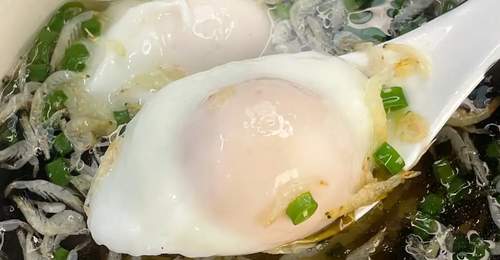 大暑早餐:莲子红豆黑米粥配鲜肉馄饨,润燥养生度盛夏