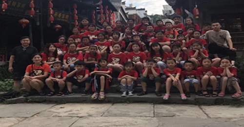 来婺源篁岭写生怎么选合适的住宿?多元活动场景适配不同创作需求的体验指南