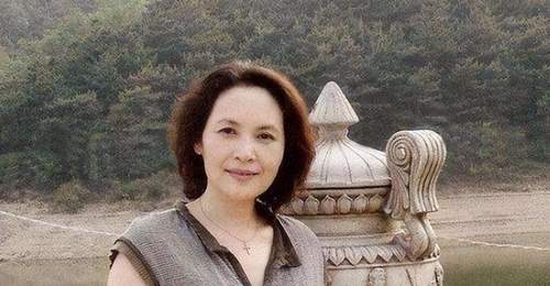 从荧幕到温哥华街角:李秀明的20余年隐退日常,买菜散步当外婆的平淡岁月