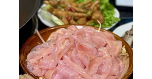 重庆市井火锅美味集结 参与地道手工炒料与鲜爽食材的味觉体验