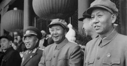 1955年刘少奇向陈毅提出让元帅军衔让给粟裕 你知道陈毅给出了怎样的回应吗?