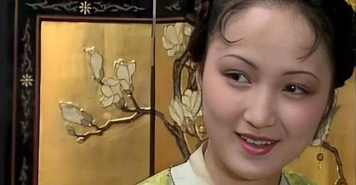看平儿拒贾琏求欢时窗外一笑,懂她靠清醒守住尊严的底气