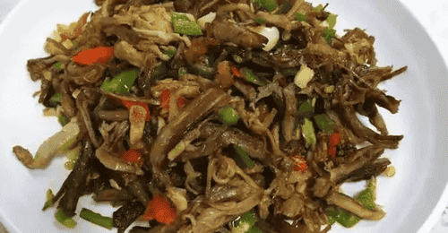 趁家中来客时露一手！撕卤牛肉炒青红椒，香到邻居来敲门