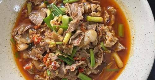 来萍乡打卡多元美食体验 亲尝小炒肉配饭连炫三碗的烟火滋味