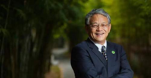 珞珈山下的闯劲与实干：从长江漂流到公厕淘金的商业逐梦者故事