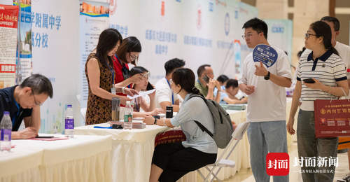 查到分了,马上冲非遗博览园!成都百余所高中招生负责人全在这里