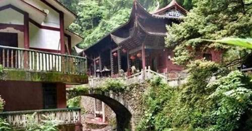 全网几乎0攻略,被严重低估的避暑山水小城,新晋夏季颜值天花板