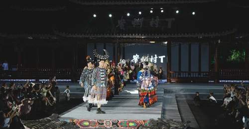 海内外9万余人登上贵州“村T”走秀