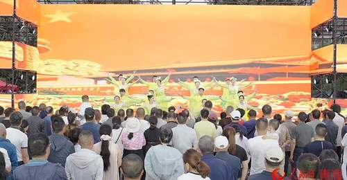 “七彩土乡·醉美互助”民俗专场秀燃动西宁城中夏夜