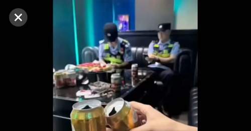 两民警在酒吧执勤视频被女子截图发布,配文“点了两个男模,好像很高冷”,贵州警方通报:恶意篡改画面原意,程某被行政拘留