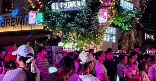 果味新品亮相 万元大奖开赛 金星啤酒邀市民阜民里过夏天