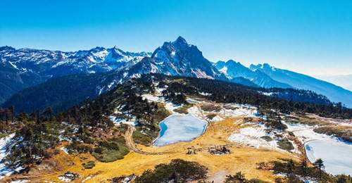 迪庆藏族自治州旅行攻略·雪山峡谷间的香格里拉秘境