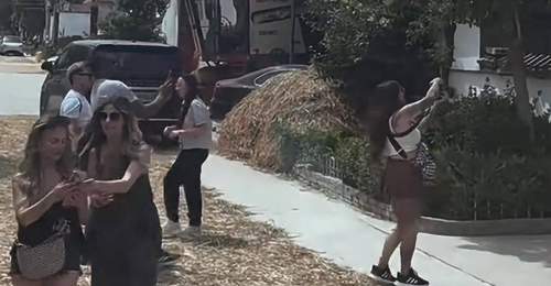 老外不爬长城了!扎堆往中国农村跑,拍电线杆子比拍故宫还兴奋