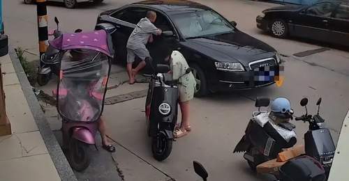 监控曝光:广东一男子快递站捅伤村书记,站门口打110报警,二审维持死刑判决