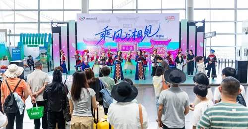 常德文旅展演亮相长沙黄花国际机场