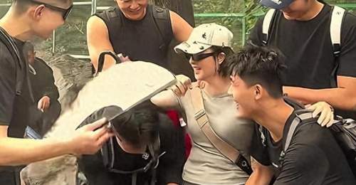 泰山陪爬变味:颜值比拼压过专业能力,游客下单先看腹肌照