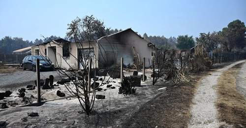 法国大西洋沿岸野火致二战遗留德军弹药库爆炸 数百名居民成功疏散未受波及