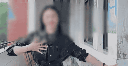 永州东安一小学音乐老师课间课后拍跳舞视频引争议，校方约谈后将停止校内拍摄，家长与网友看法不一
