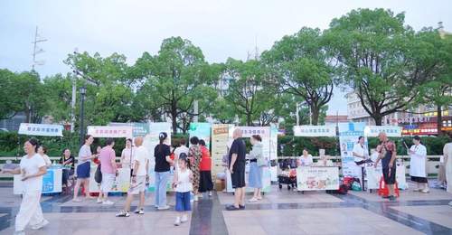 启东经济开发区夏夜活动真热闹 百姓自编自演秀才艺共享欢乐时光