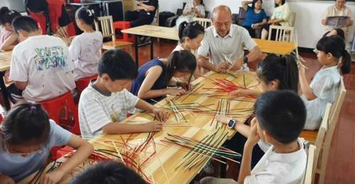 舒城县办近百场非遗美育活动 超10万群众沉浸式参与传承体验