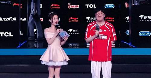 WE惊险逆转AL赢下关键局 呼吸哥纳尔失误引现场观众热议