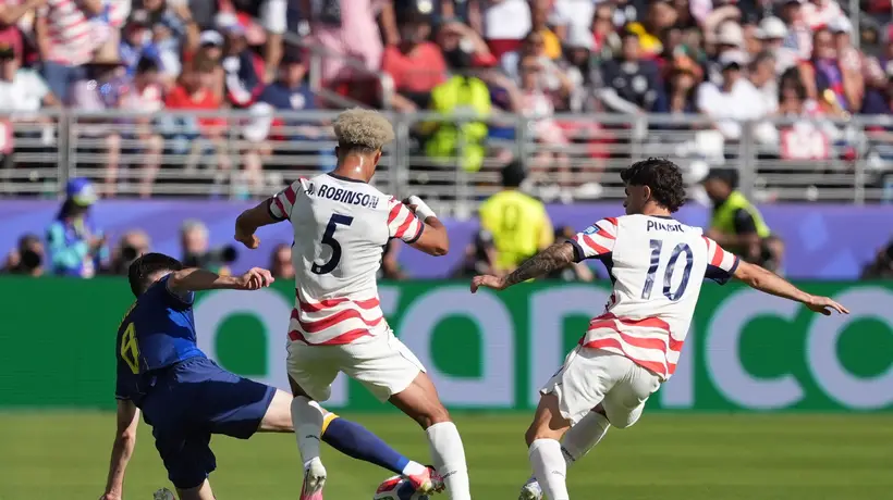世界杯-德米罗维奇造险巴洛贡破门+中柱 半场美国1-0波黑