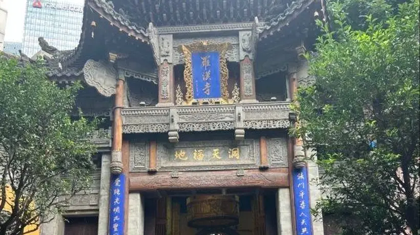 罗汉寺:闹市中的千年禅意,因《疯狂的石头》声名远扬