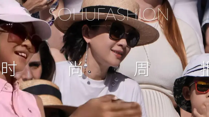 :章子怡带儿女观战温网 醒醒成小甜妹亮相