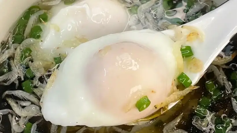大暑早餐:莲子红豆黑米粥配鲜肉馄饨,润燥养生度盛夏