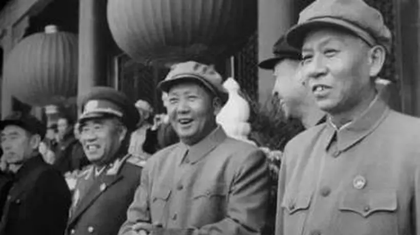 1955年刘少奇向陈毅提出让元帅军衔让给粟裕 你知道陈毅给出了怎样的回应吗？