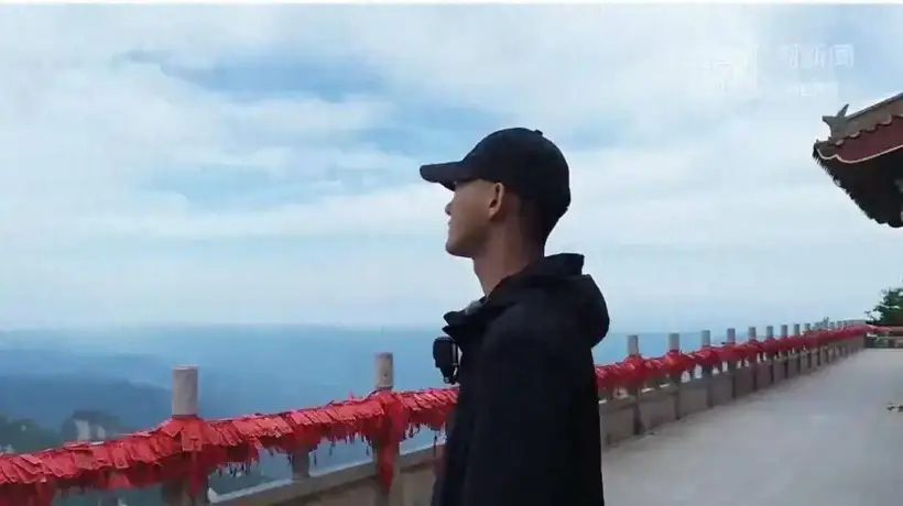 老君山云海观察员李思辰镜头背后的日常 从蹲守日出到深夜赶工的真实体验