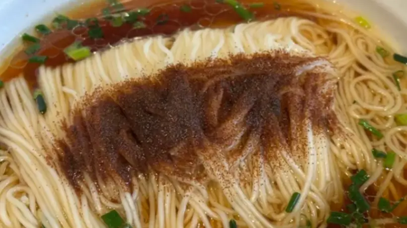 来芜湖体验一碗藏着江南记忆的虾籽面 细滑面条裹鲜爽虾籽香