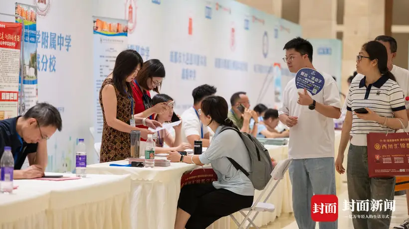 查到分了,马上冲非遗博览园!成都百余所高中招生负责人全在这里