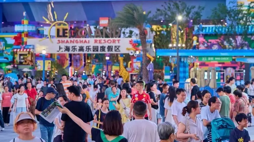 上海乐高乐园开园一周年,给金山带来了什么?