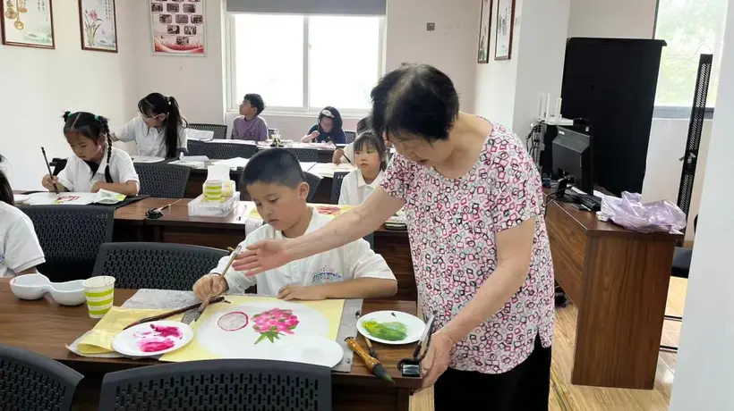 泰州姜堰罗塘街道:侨心一片系桑梓 墨香满堂润童心